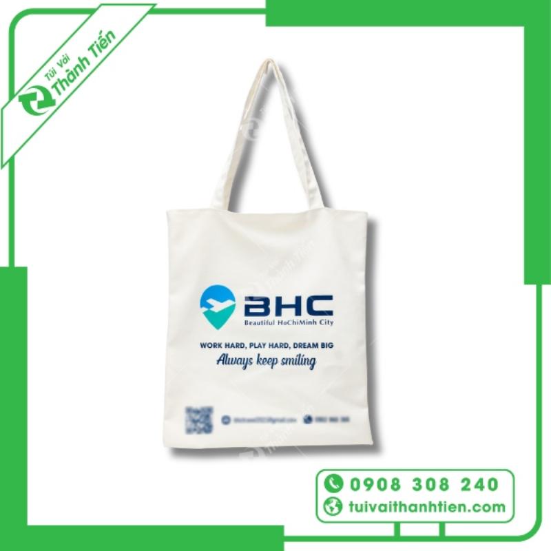 Các loại vải canvas khác nhau đặt cạnh nhau để so sánh chất liệu, độ dày khi in túi canvas theo yêu cầu
